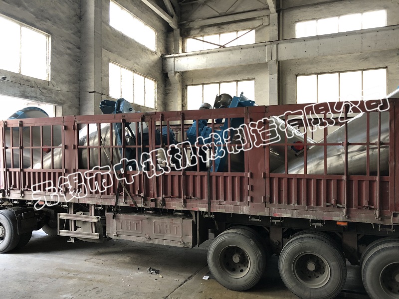 無(wú)錫中銀4臺(tái)5000L雙螺旋錐形混合機(jī)成功發(fā)往紹興
